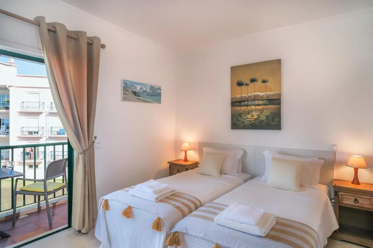 Top-Floor 2 Bedroom Holiday Home With Sea View And Pool Praia Da Luz